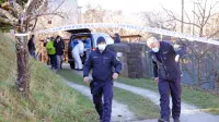 Na makadamski poti pod Kostanjevico je napadalec do smrti 
večkrat zabodel 26-letnega T. P. iz Solkana.