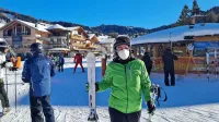 Ob obisku kateregakoli italijanskega smučišča toplo priporočamo, 
da si zagotovite FFP2 masko, saj jo bodo skoraj zagotovo zahtevali 
na zaprtih žičniških napravah, ob gneči pa tudi na kateri od 
odprtih sedežnic.