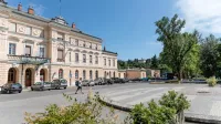 Na območju novogoriške železniške postaje in Trga Evrope so do 
leta 2025, ko bosta Gorici Evropska prestolnica Kulture leta 2025, 
predvidene številen vidne spremembe.