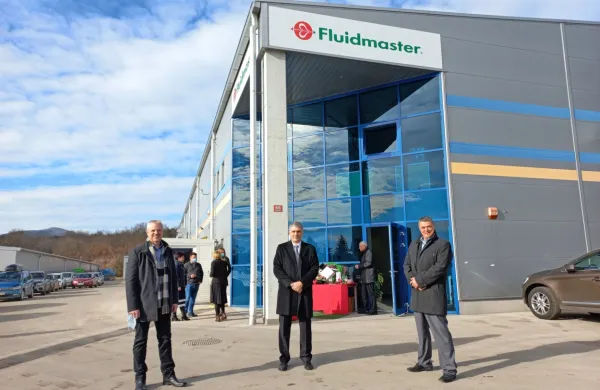 Postojnski Fluidmaster je polovico proizvodnje preselil  v industrijsko cono Neverke na Pivškem, kjer so  danes slovesno odprli nove prostore.