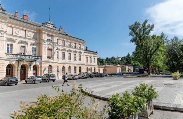 Na območju novogoriške železniške postaje in Trga Evrope so do leta 2025, ko bosta Gorici Evropska 
prestolnica Kulture leta 2025, predvidene številne vidne spremembe.