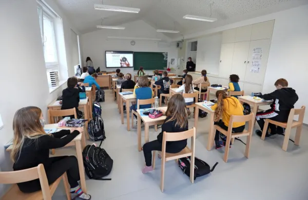 Udobne, učinkovito zasnovane in lepo opremljene razrede zaenkrat obiskujejo učenci drugega in četrtega razreda. 