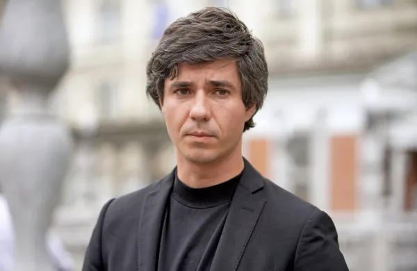 Koordinator Levice Luka Mesec je ocenil, da bi referendum o dohodnini 
njegovi stranki škodil, zato razmišlja o umiku referendumske zahteve.