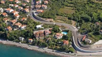  



V Žusterni se komunalne odplake približno 20 hiš na območju 
Moleta še vedno stekajo v greznice, a kmalu ne bo več tako.