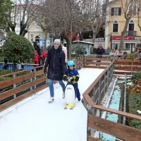 Ledeni otok v Izoli je privabljal tako domačine kot turiste, tako 
mlade kot odrasle. 
