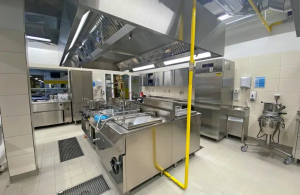 Večja kuhinja v dekanski osnovni šoli