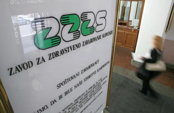 Če si zavarovana oseba izbere izvajalca, ki ni najbližji, se ji  
prevozni stroški povrnejo, kot da bi potovali k najbližjemu 
izvajalcu.