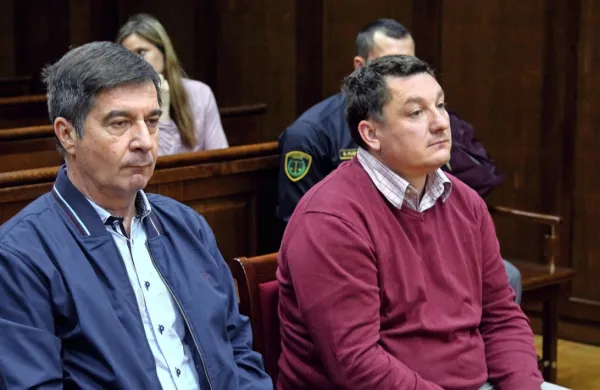 Sojenje  Robertu  Časarju  in Milanu  Pučku (desno) v zadevi Beltinci  
se  počasi  preveša v sklepno fazo.