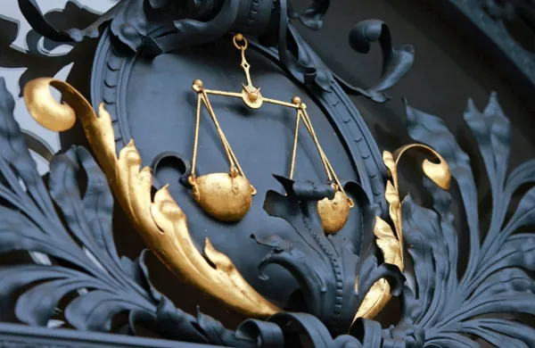 Kljub nestrinjanju ministrstva in ogorčenju stroke je odbor za 
pravosodje potrdil predlog spornih sprememb kazenskega zakonika.