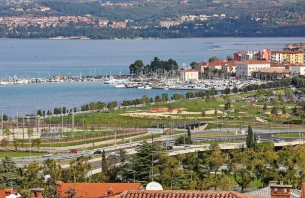 Na seznamu problematičnih naložb pod lupo revizorjev sta se 
znašla tudi rekreacijski  park za odbojko na mivki in mestni park  ob 
Semedelski promenadi.