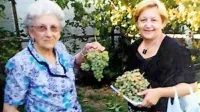 Jožefi Curk (levo) je hišo v Solkanu z goljufijo želela “ukrasti” Irena 
Aš Gradecki (desno) (fotografija je iz leta 2011).