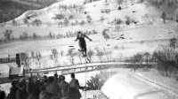    V Cerknem se je januarja 1945 več kot 40 partizanov pomerilo v veleslalomu, patruljnem teku in skokih.