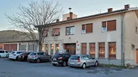 Z rušitvijo stavbe gasilskega doma bodo, tako predvidevajo na 
občini, pričeli v tem letu, a prej morajo dobiti še gradbeno 
dovoljenje in na razpisu izbrati izvajalca del.
