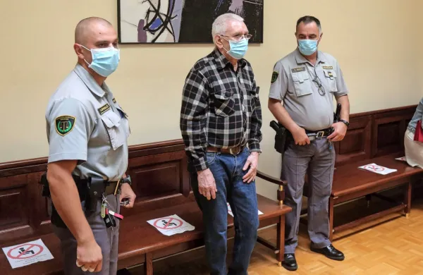 Dragan Kukanja je tudi na višjem sodišču v Kopru zatrdil, da mame 
ni nikoli davil.