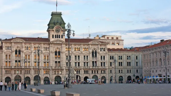 Tržaški občinski svet je še naprej brez večje odprtosti do slovenskega jezika. 