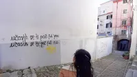 V obeh romanih  Suzane Tratnik ima manjšo vlogo tudi Piran, a v ospredju ni njegova privlačna turistična plat. 