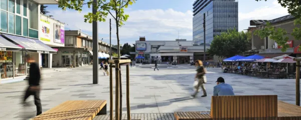 Klop na Bevkovem trgu  je del zmagovalne rešitve na natečaju za ureditev centra mesta, avtorjev Materia d.o.o.