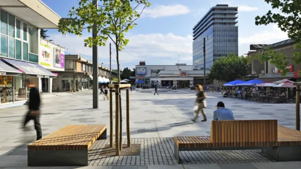 Klop na Bevkovem trgu  je del zmagovalne rešitve na natečaju za ureditev centra mesta, avtorjev Materia d.o.o.