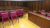 Obravnave  so   zaradi  okužb ali  karanten  odpadle tudi na  koprskem  
in novogoriškem  sodišču. 