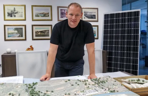 Peter Polič pravi, da bodo vse dejavnosti, povezane z zelenimi 
energijami, združili v Divači. V Luciji pa bi dolgoročno ostali 
uprava, razvojni oddelek in proizvodnja kompleksnejših elektronskih sklopov.