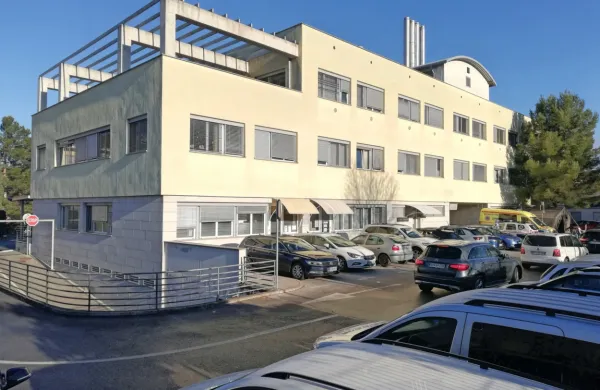 Zdravstvenemu  domu Izola se obetajo nov zdravnik družinske 
medicine in  klinični psiholog ter   novi reševalci. Poslej ima tudi 
strokovnega direktorja.   