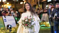 Med letošnjimi favoriti za zmago je Elisa, ki se bo  predstavila s 
popevko, ki je ležala v predalu več let.