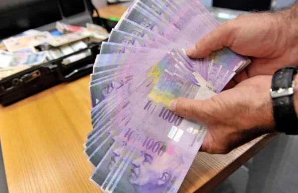 V Združenju frank že leta dokazujejo, da banke komitentom pred 
sklenitvijo kredita v švicarskih frankih niso predstavile tveganj, 
povezanih z valutnim tveganjem.