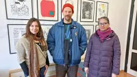 Ekipi pivške Hiše kulture se je pridružila Mateja Premrl (prva z 
leve), ki bo skupaj z Leonom Zuodarjem in Mojco Grmek skrbela za 
izobraževalni program galerije.