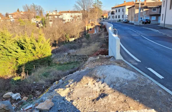 Tik ob vaškem središču občina načrtuje gradnjo parkirišča z 28 
parkirnimi mesti za osebne avtomobile.