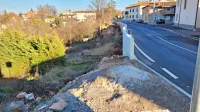Tik ob vaškem središču občina načrtuje gradnjo parkirišča z 28 
parkirnimi mesti za osebne avtomobile.