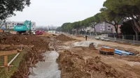 Ker urejajo komunalno infrastrukturo, so morali zožiti   cestišče, 
vendar je promet po Prešernovi cesti v minulih dneh potekal 
nemoteno.   V  bližnji prihodnosti pa je  predvidena delna zapora 
prometa.