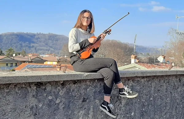  Makrina Quinzi se uspešno preizkuša na tekmovanjih ter navdušeno igra v orkestru in komorni zasedbi. 