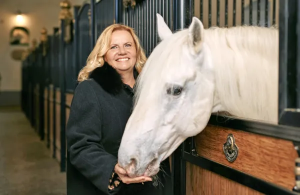 Direktorica Holdinga Kobilarna Lipica Tatjana Vošinek Pucer pravi, 
da bodo nadaljevali s klasično  jahalno šolo in da se trenutno že 
dogovarjajo s trenerjem iz Avstrije.