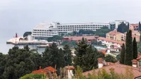 Hotele v Portorožu in na Bledu naj bi oddelili na novo podjetje, ki 
bi ga prodali vnaprej izbranemu kupcu.