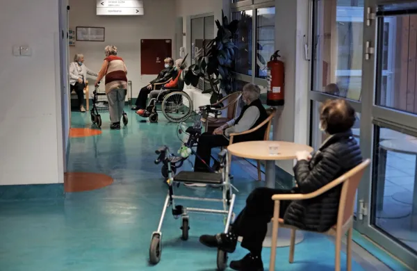 V domovih za ostarele se marca cene oskrbe uskladijo z rastjo 
stroškov. 