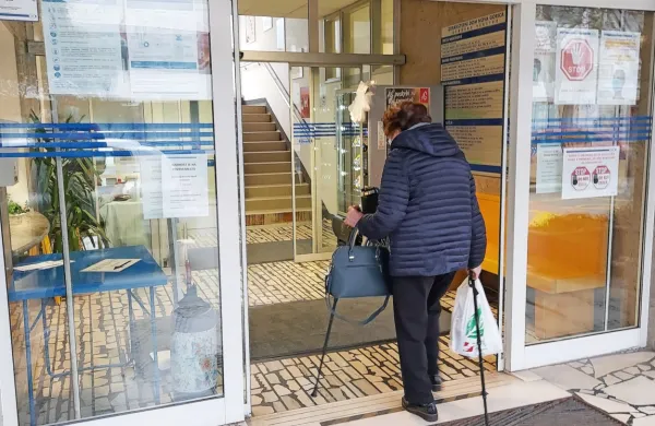 Direktorica novogoriškega ZD Petra Kokoravec prosi občane,  naj po nepotrebnem ne obremenjujejo telefonskih linij.