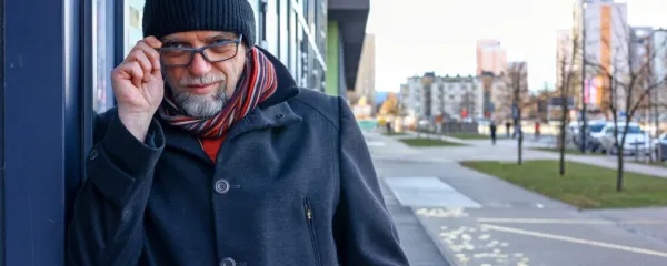 Dušan Moravec je opravljal različna dela, prek novinarstva pa se je 
slednjič uveljavil kot avtor odmevnih dokumentarcev.