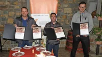 Najboljšo istrsko klobaso je na Puče prinesel Aleš Čeligo, drugo mesto je osvojil Damjan Radoš, ob tretjem mestu pa je Dejan 
Škerlič (z desne) )prejel še priznanje publike. 