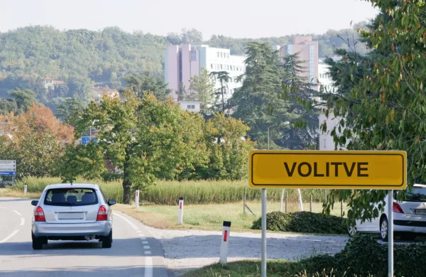 Volitev bi se po anketi zagotovo udeležilo 62 odstotkov 
vprašanih. 