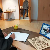 Spominska knjiga je bila odprta v prostorih KS Koper-Center na 
Ulici Osvobodilne fronte v mestnem središču. 