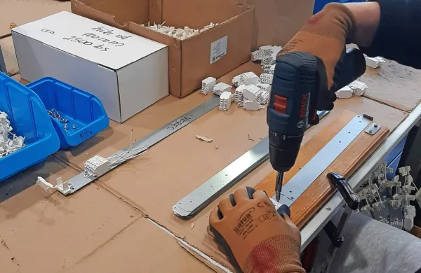 V zadnjih dveh letih so svoje storitve  razširili še na  sestavljanje 
izdelkov in polizdelkov.