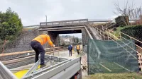 Nadvoz čez železniško progo so že začeli obnavljati, aprila naj bi 
začeli graditi še pločnike proti Dragi in Dornberku. 