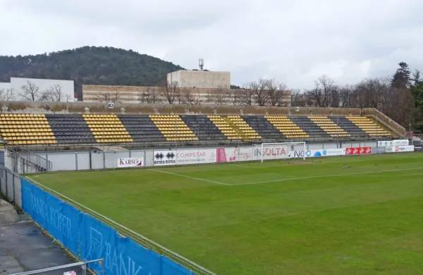 Na Komisijo za preprečevanje korupcije se bo zaradi postopkov pri izbiri izvajalca za ureditev razsvetljave na stadionu Rajka Štolfe pritožilo 
podjetje Energoinvest iz Gornje Radgone.