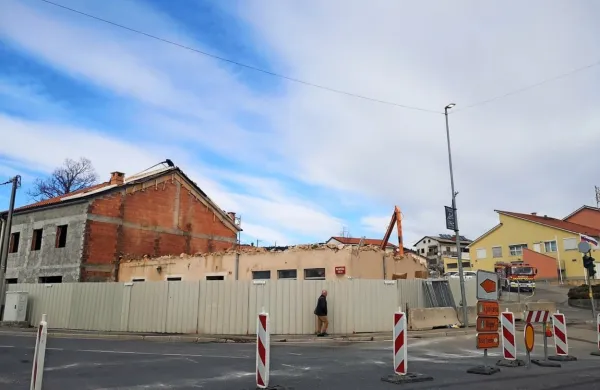 Kjer je včasih stala Šiškovičeva hiša, bo krožno križišče.