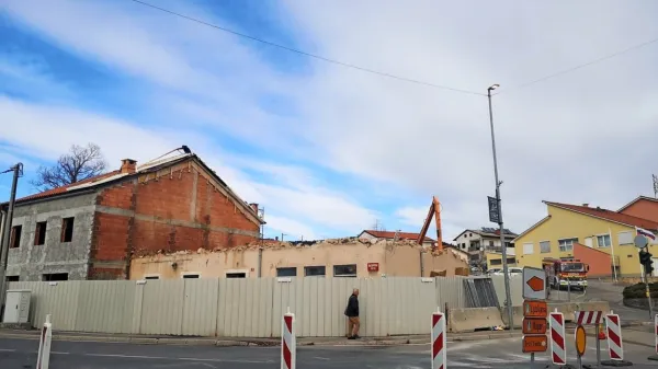 Kjer je včasih stala Šiškovičeva hiša, bo krožno križišče.