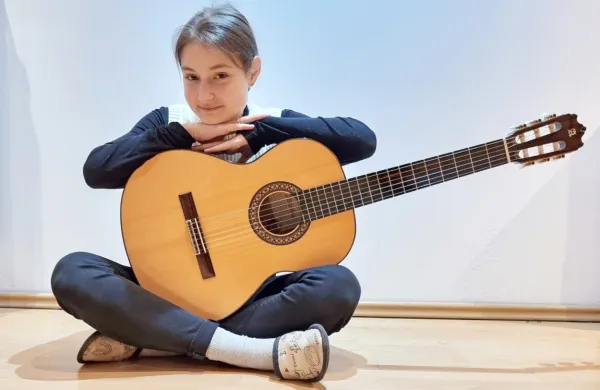 Anika Stres posluša klasično in popularno glasbo,  pleše, telovadi ... 