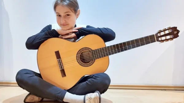 Anika Stres posluša klasično in popularno glasbo,  pleše, telovadi ... 