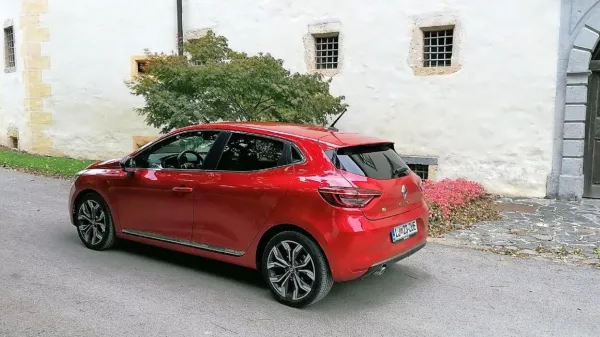 Renault clio z oznako I Feel Slovenia je med drugim na voljo tudi 
z nekoliko zmogljivejšo plinsko gnano LPG izvedbo.