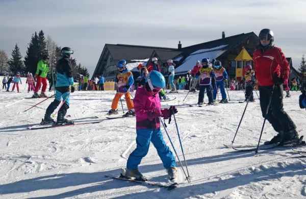 Na SC Cerkno za počitniška tedna obetajo ugodno smuko na okrog 
70 centimetrih tehničnega snega.