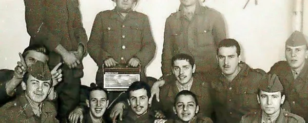 Kot vojaki smo bili mladi in fit in smo brez težav smuknili v 
uniforme  JLA, kot rezervisti pa smo se le težko stlačili vanje. 